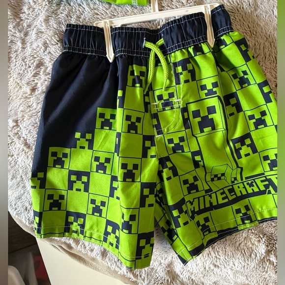 New Boys 4, Minecraft Creeper 2-Piece Rashguard & Swim
Trunks Set - Picture 9 of 9